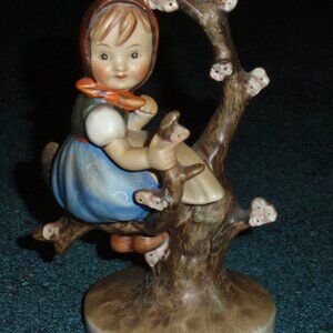 1950s "Apple Tree Girl" Goebel Hummel 6" Figurine #141/1 TMK2 Full Bee - RARE!